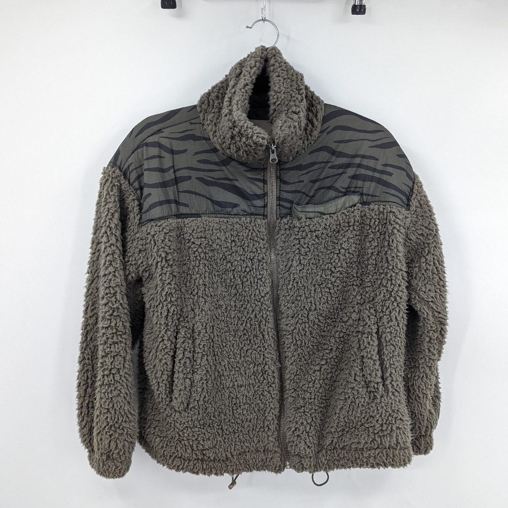 NWT THREAD & SUPPLY Sherpa Fuzzy Zip Up Jacket